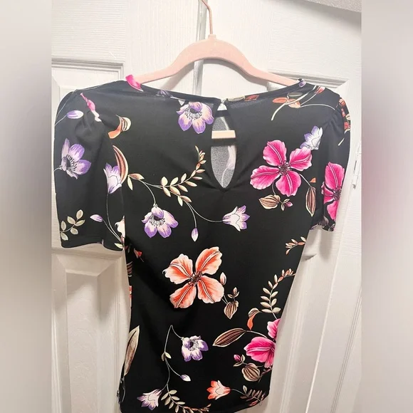SALE - Express Black Floral Blouse - Picture 6 of 7